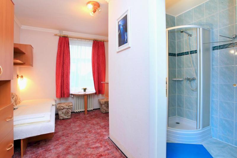 Hotel Central Kremnica Cameră foto